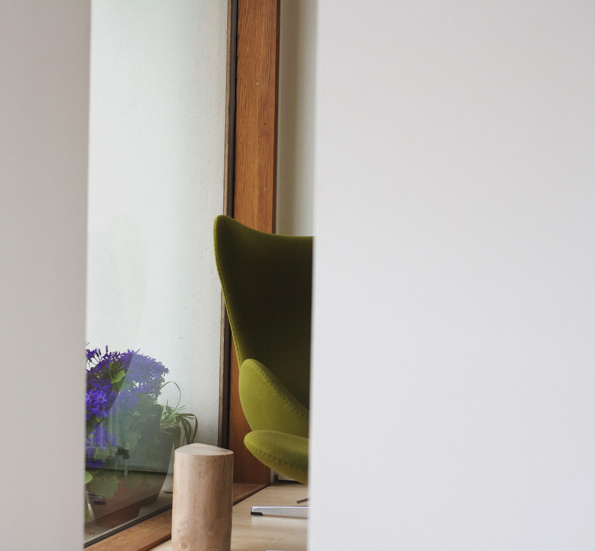 A glimpse through the studio door