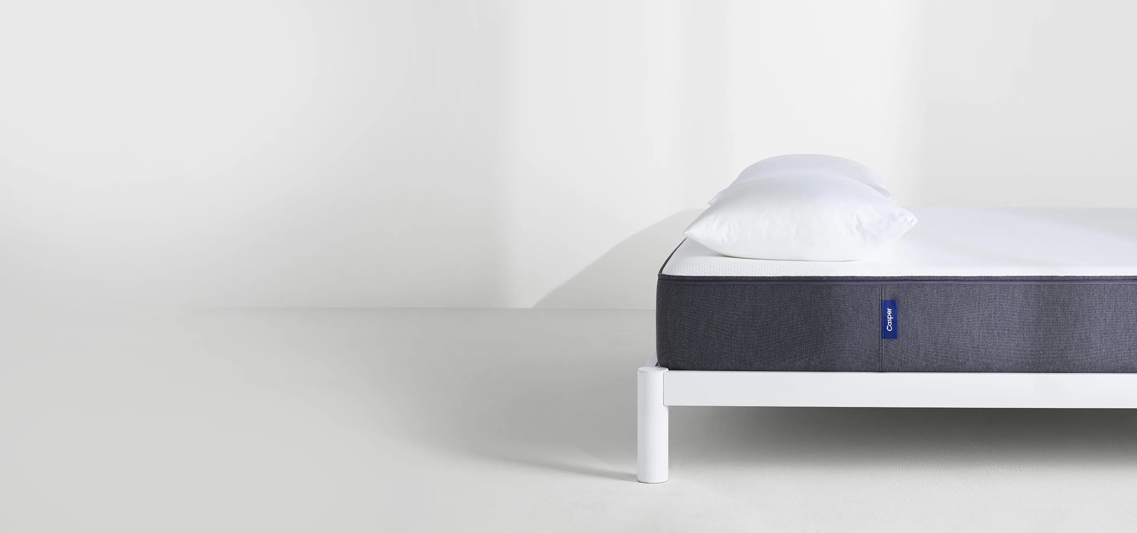 Casper mattress with blue tag featured by Rodd