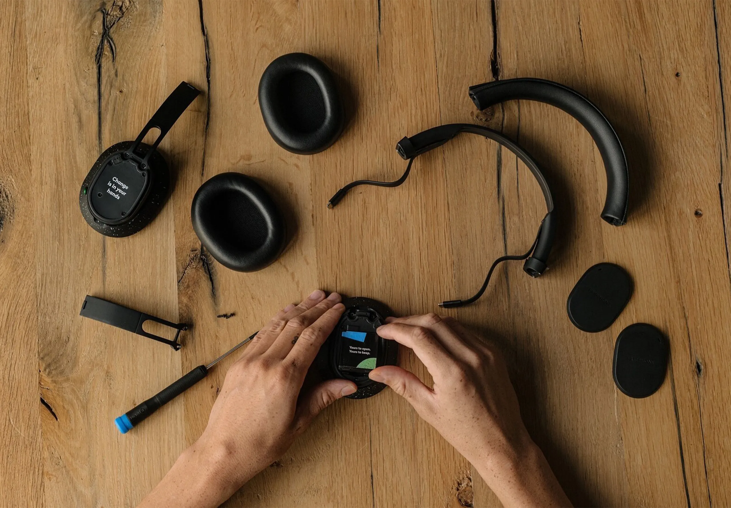 Fairphone modular headphones being repaired by a consumer