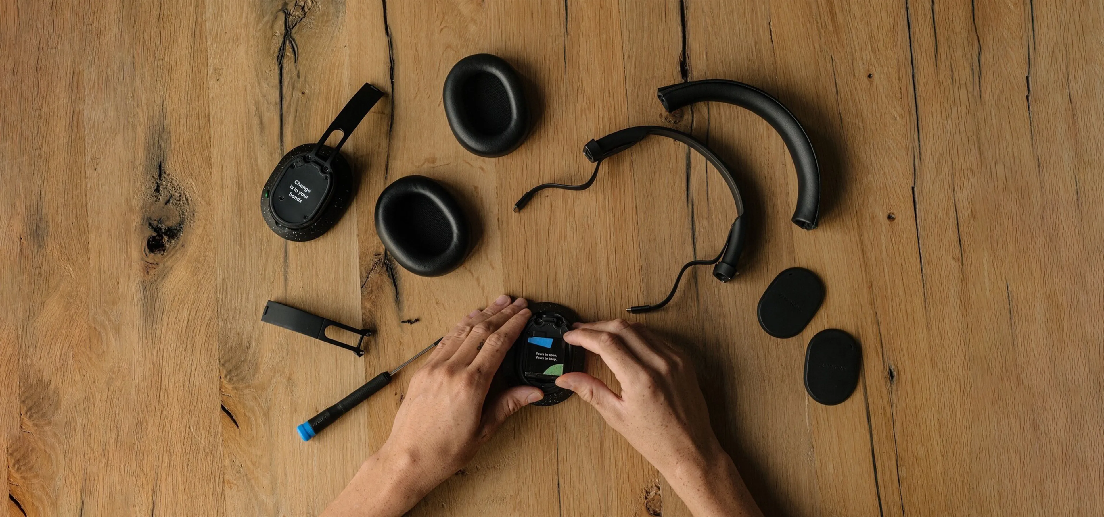 Fairphone modular headphones being repaired by a consumer