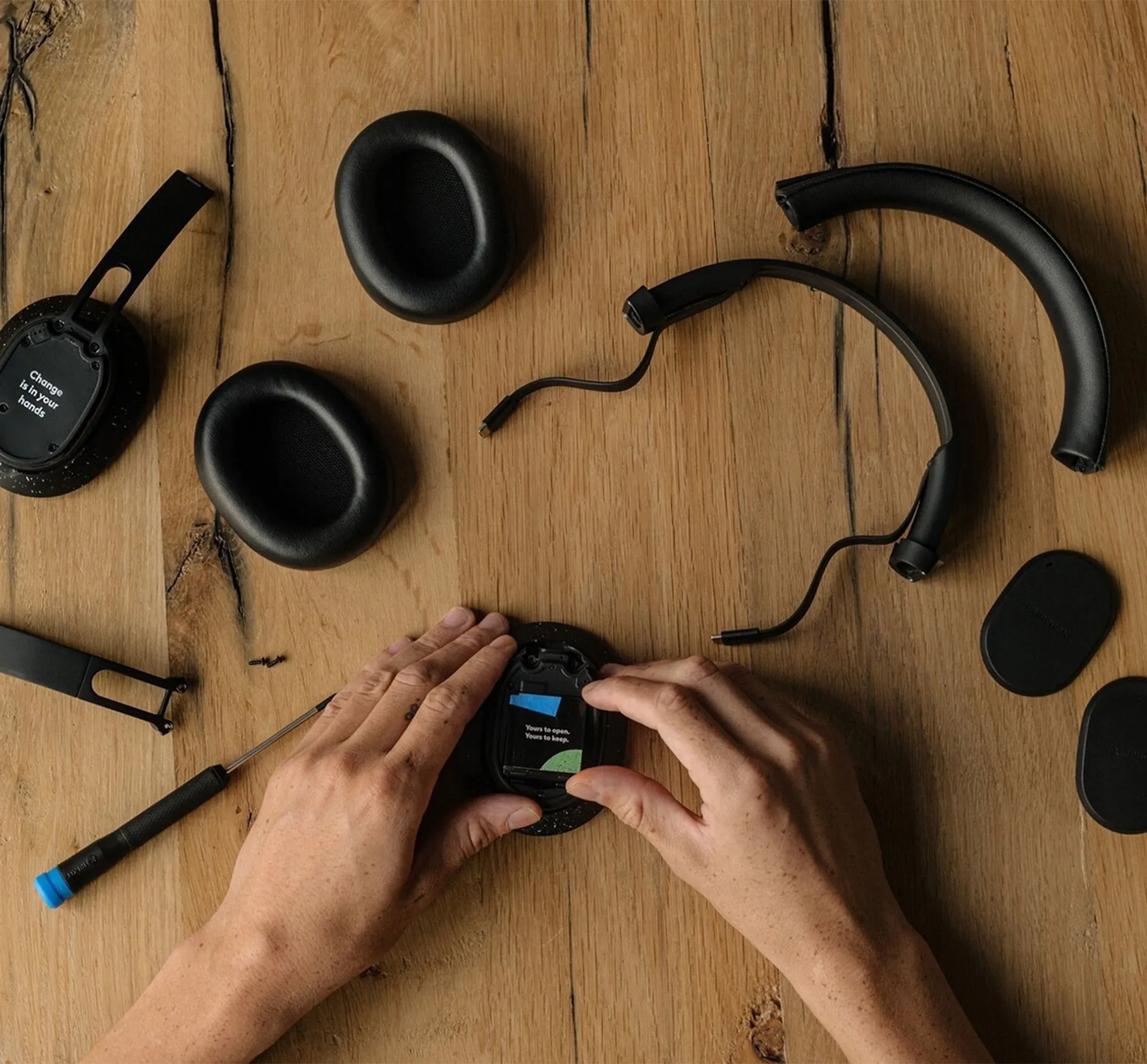 Fairphone modular headphones being repaired by a consumer