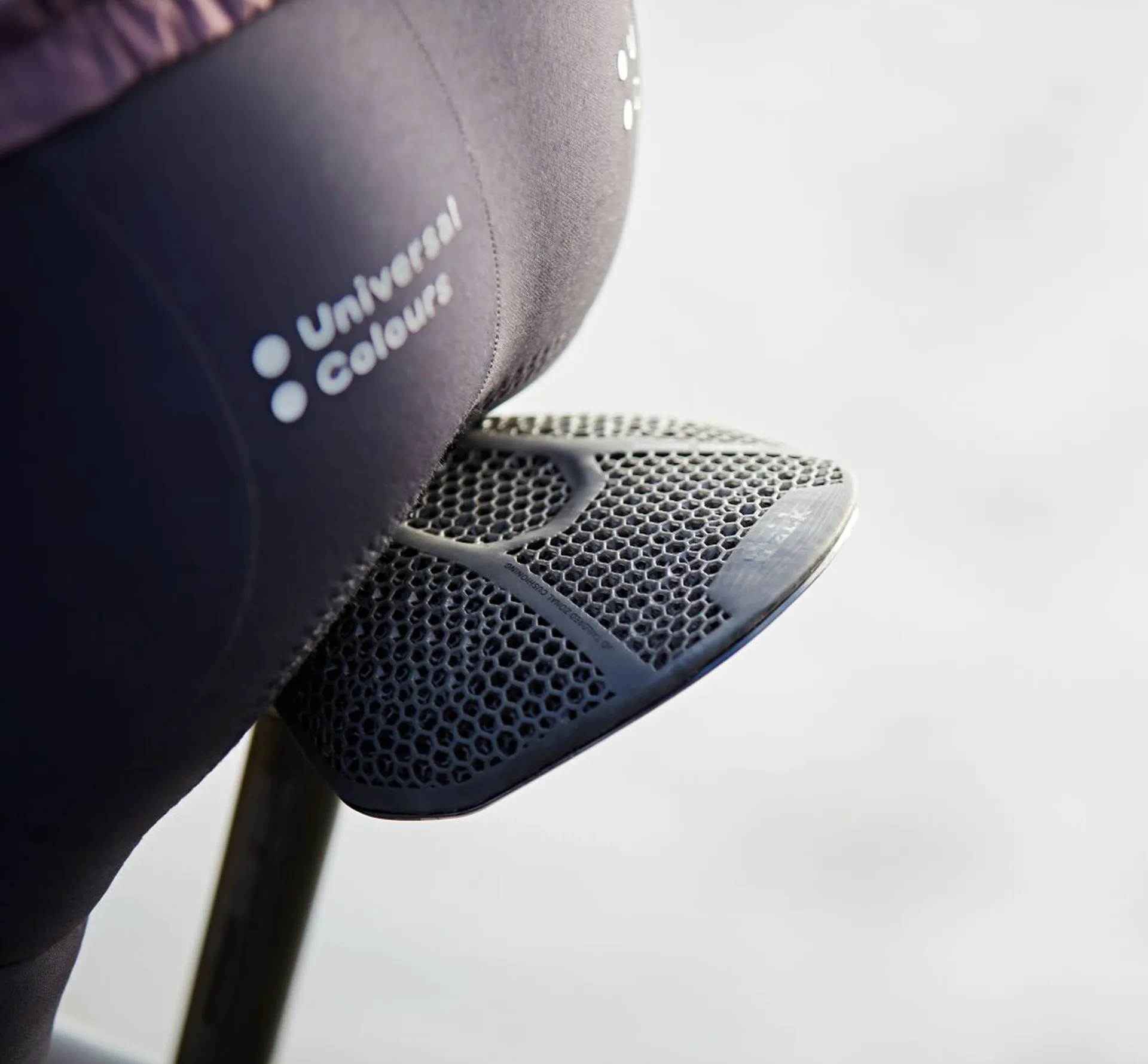 Fizik 'Adaptive' 3D printed saddle with rider